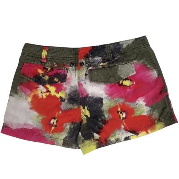 PAM & GELA Soft Army Green Floral Watercolor Shorts Women's Size 4 - Picture 4 of 16